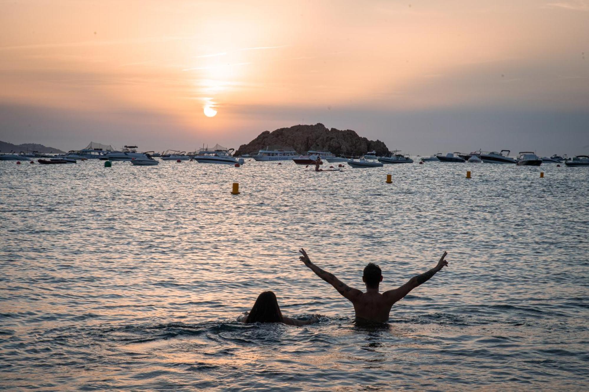 Mana Mana Youth Hostel Tossa de Mar Esterno foto