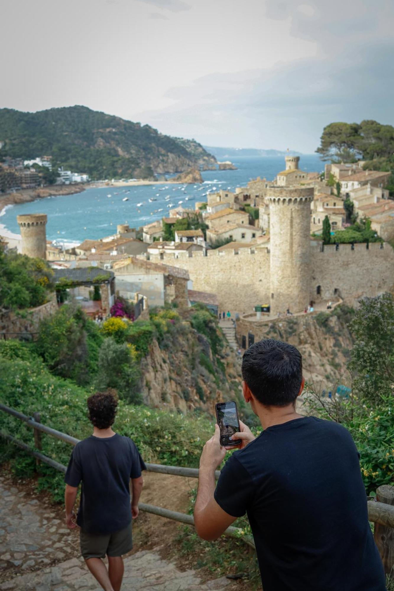 Mana Mana Youth Hostel Tossa de Mar Esterno foto